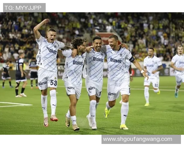 卢加诺与皮尔森的精彩对决揭示了足球战术与团队协作的重要性