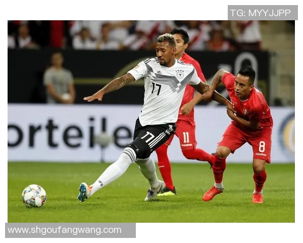 意大利与秘鲁国际友谊赛精彩对决展现足球魅力与团队精神