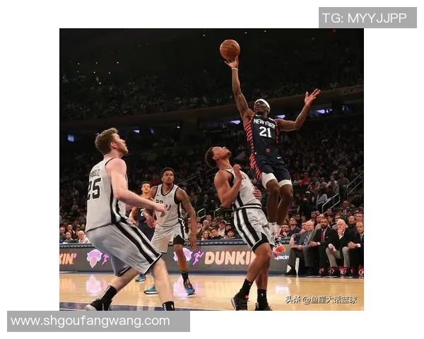 马刺与雷霆第三场激战回顾关键时刻的决策与球员表现分析