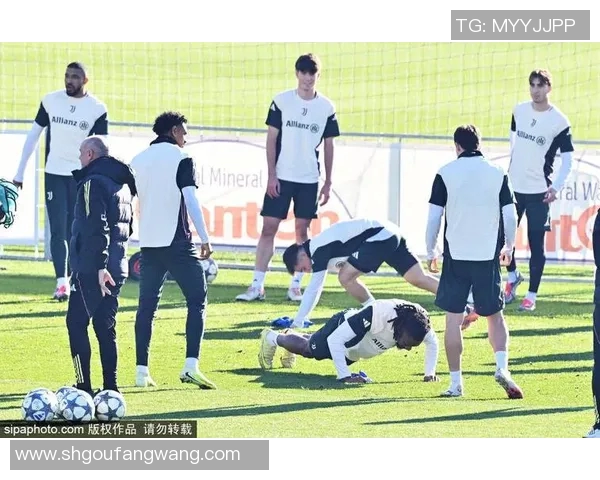 尤文图斯与巴萨激战黄牌频出球员表现引发热议