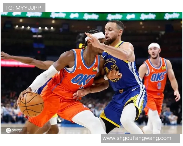 勇士与雷霆激战第三场争夺季后赛晋级关键胜利